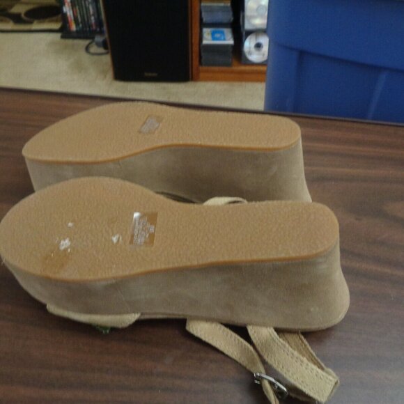 American Eagle Outfitters Wedge Sz 9 Pre Owned - Picture 2 of 2